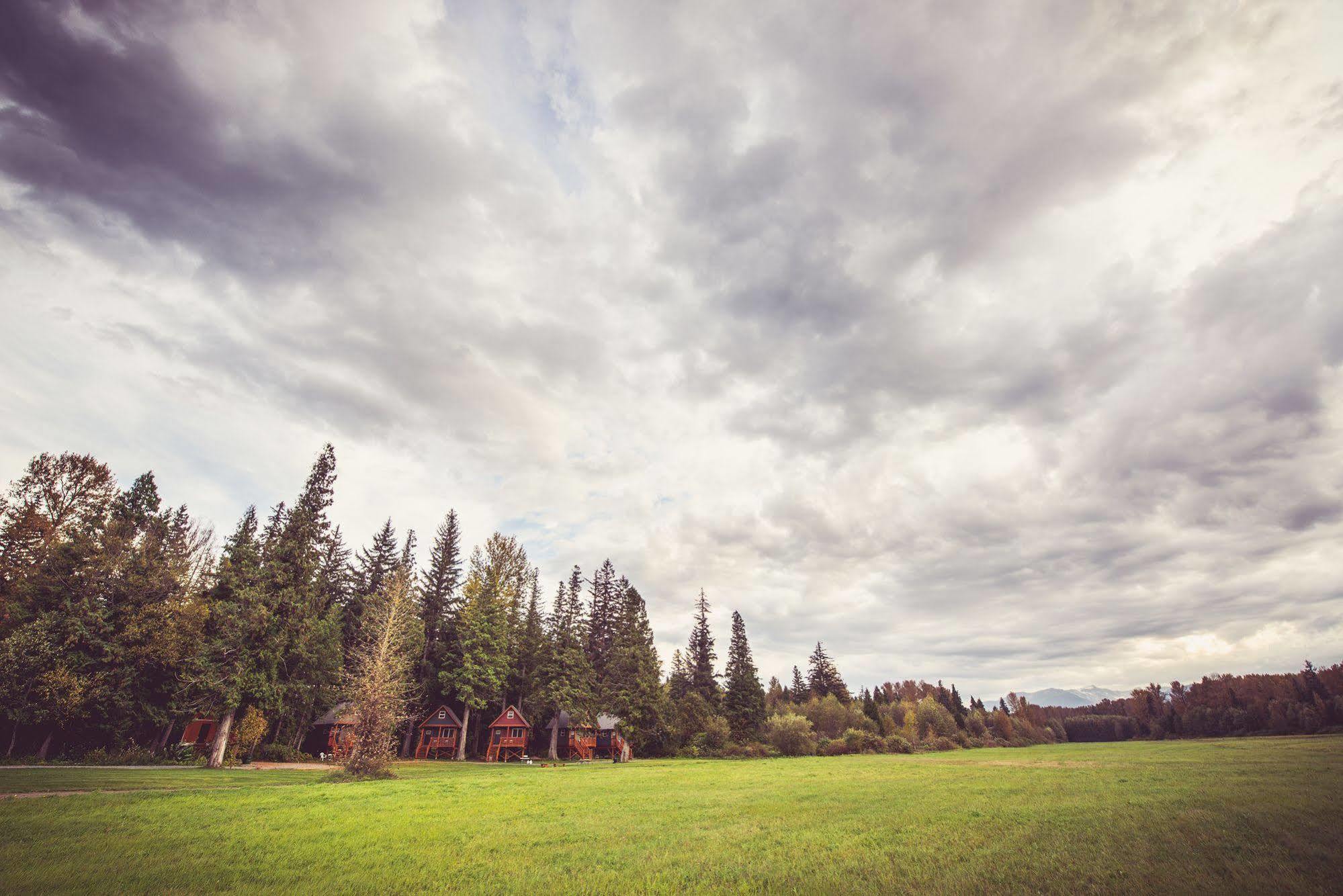 Hidden Acres Farm And Treehouse Resort Terrace Exterior photo