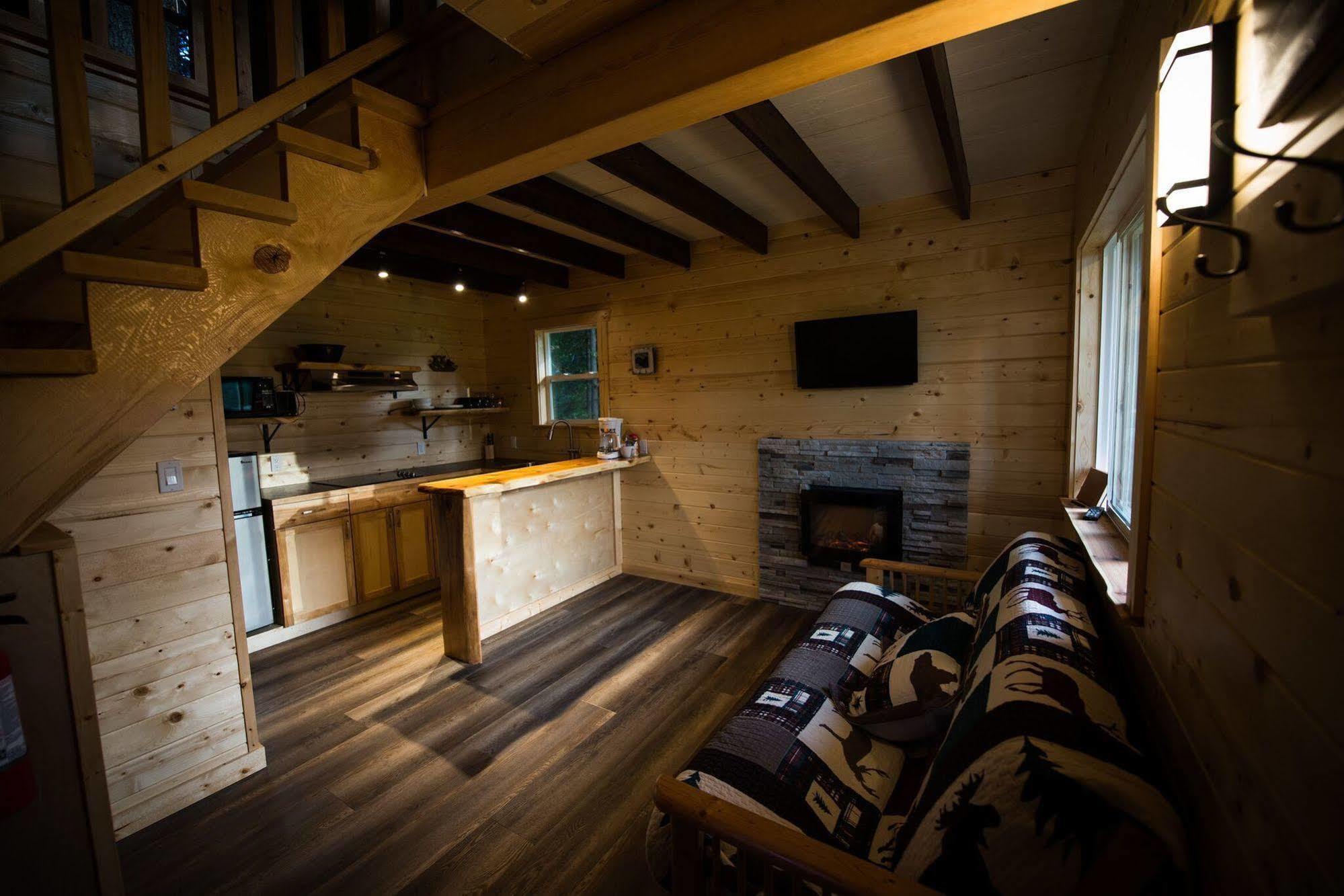 Hidden Acres Farm And Treehouse Resort Terrace Exterior photo